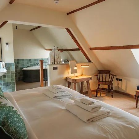 The Stump Hotel Cirencester Room photo